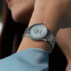 Navitimer 32 SuperQuartz™